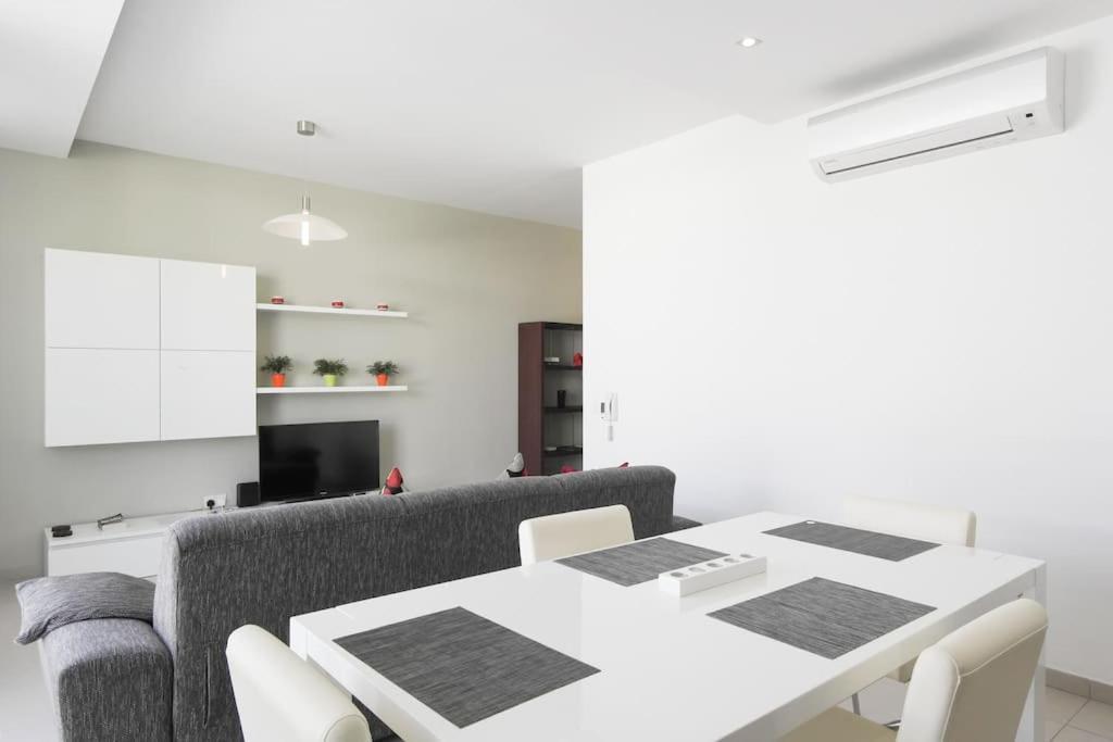 Modern Luxury Penthouse In Perfect Sliema Location Apartment Ngoại thất bức ảnh